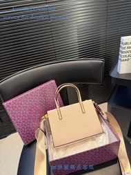 Dimensions 19 * 13.5 cm, comes with a foldable box, stylish casual handbag, shoulder bag.
