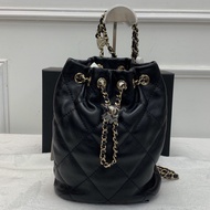 ！ 降價注意 Chanel/香奈兒水桶雙肩包 mini琺瑯扣金球鏈條抽繩背包內里炫彩印 花滿logo