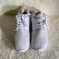 preloved snrd white rubber shoes preloved