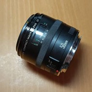 Canon EF 50mm F2.5 macro