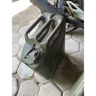 Jerigen Minyak Jadul Besi Bekas