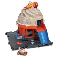 Hot Wheels City Downtown HKX38 Ice Cream Strudle Playset - Racetrack Action with Manual Lift, Ice Cr