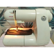 sewing machine portable heavy duty singer brand 12 built-in stitches with bottonholer automatic