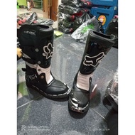 Steel-toed cross trail shoes, trail shoes, trabas shoes, adventure shoes