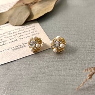 Monet 莫奈珍珠花典雅耳針耳環