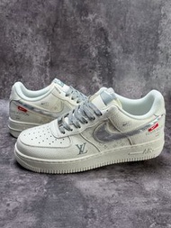 💥現貨💥路易威登LV x Nike Air Force 1 聯名限定空軍一號低幫休閒板鞋|潮人必備珍稀聯名|復古溫柔米白|3M反光細節|男女同款|