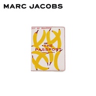 MARC JACOBS DAVID SHRIGLEY X MARC JACOBS PASSPORT CASE 2F5STR010S01 FA25 กระเป๋าใสพาสปอร์ต
