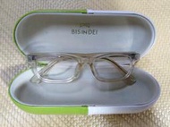 BISINDEI的好看的眼鏡和漂亮的盒子鏡框有氧化
