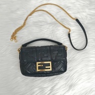 Fendi 芬迪 黑金 法棍包