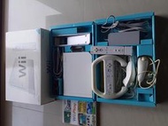 任天堂 Wii 遊戲主機(硬改)+ wii平衡板+手把×2附送一正版光碟附原廠盒
