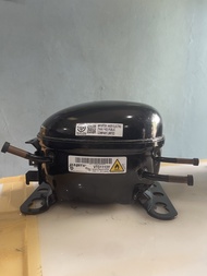 P2004 คอมเพรสเซอร์ตู้เย็นอินเวอร์เตอร์ รุ่น VTD1113Y 1/5 HP น้ำยา R-600a 70 - 230v / 49.5 - 225 Hz