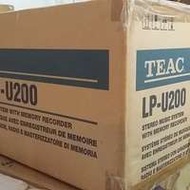 Teac  3合1,唱盤,CD,收音機FM,AM,USB,SD,(CD認唔到碟,USB,SD未試用,)可議價.