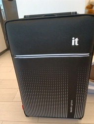 it IT super light weight suitcase , World's Lightest Suitcase 英國超輕留學行李喼行李箱皮喼
