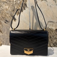 Chanel黑山形紋小牛皮霧金釦信封包