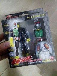 超合金 裝着變身」系列人偶，型號為 GD-48 假面騎士修卡騎士（Shocker Rider / 撒旦幫騎士）。商品特色系列名稱：超合金 裝着變身系列 修卡騎士是《假面騎士》幪面超人 黃 絲巾