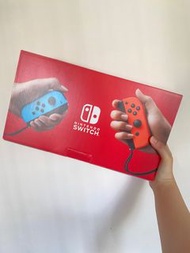 Nintendo Switch 全套 任天堂 Nintendo Switch 電池持續時間加長版遊戲主機 紅藍色 HAD-S-KABAA-HKG 香港行貨 + 健身環大冒險