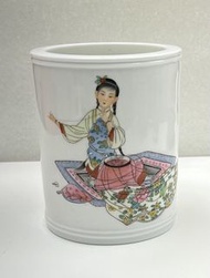 粉彩繡花姑娘筆筒「趙惠民」