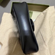 Gucci GG Marmont Super Mini 黑色絎縫皮革銀鍊包