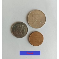 Old Coins Collection/Foreign-Netherlands ( Pre-Euro )-1 Set x 3 Coins - 1 NLG (1977) 2-1/2 NLG(1986)