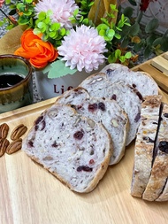 Nuts & Cranberry Sourdough Bread Pecan Walnut Almond Cranberry ขนมปังซาวโดว์ ถั่ว และวอลนัท 550g อบใ