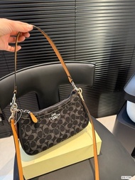 新到貨 COACH 馬車 枕頭包 旅行包 斜孭袋 手袋 水桶包 老花 牛仔 絲絨 拼色 雙肩包 背囊 禮物 情人節 書包 聖誕節 紀念日 背包 backpacks gift valentine's d