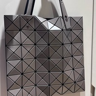 ISSEY MIYAKE 三宅一生 BAOBAO 6x6金屬啞光手提包 銀綜色