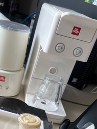 illy 咖啡機