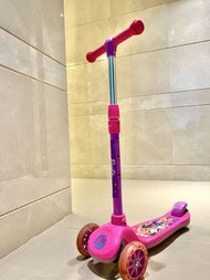 Barbie 三輪滑板車