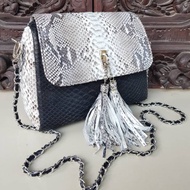 Phyton bell sling bag