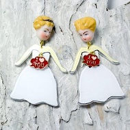 TIMBEE LO 新娘子耳環 防陶瓷娃娃頭 壓克力膠片身體 單隻發售