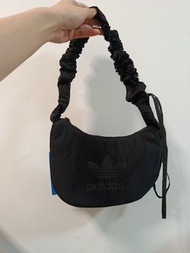 Adidas cloudy bag S 雲朵包 S size