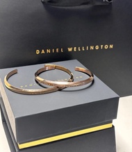 七夕禮物💝DW手鐲 免費刻字 獨一無二💓 情侶手鐲/戒指 全新有禮盒🎁 Daniel Wellington Bangle, 100% New and FREE Lettering🌟