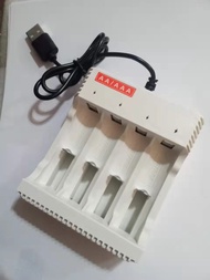 4 Slot Rechargeable Battery Charger AAA/AA Battery USB Input
