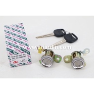 Toyota Land Cruiser 80 FJ80 HDJ80 HZJ80 '90 - '99 Door Lock with Keys | OE Part Number : L 69052-600