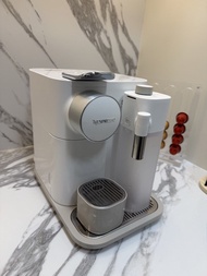 Nespresso 咖啡機連奶泡器