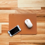 牛皮質感無線充電滑鼠墊 (手感棕)