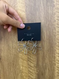 nyu nyu 花朵耳環