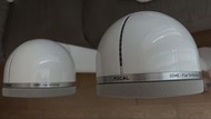 白色FOCAL DOME Flax 喇叭連腳架一對