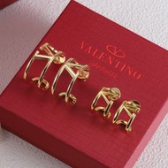 Valentino范倫鐵諾金色字母半圈耳環 代購服務
