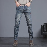 2025 ใหม่ผู้ชายกางเกงยีนส์เกาหลีแฟชั่นSlim LittleฟุตปักกางเกงยืดชายStreetwear Denimกางเกง