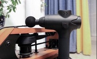 特價中！尖沙咀店取或順豐寄出！ 全新現貨！Fascial Gun EM003 高頻率肌肉按摩槍 振動肌肉按摩槍 全身按摩 深度肌肉按摩 減肥 深層按摩 減肥神器 按摩儀 家庭電器 按摩槍 筋膜按摩槍