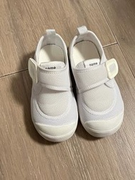 幼稚園 幼兒園 白色室內鞋 Indoor White Sneaker 靈糧堂 ling liang church kindergarten