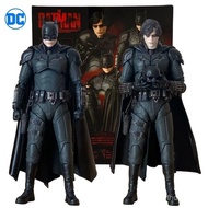 DC Toys Batman MAFEX no. 188 Robert Pattinson Movie Edition Figurine 6 inch Justice League Batman Ac