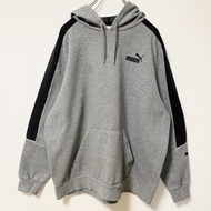 古著PUMA長袖套頭連帽衫，帶有單點標誌印花，運動風格，灰色。