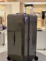 rimowa essential trunk plus size 33