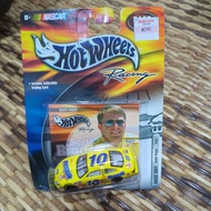 Hot Wheels Nascar Scott Riggs #10 Nesquik