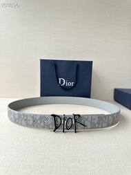 💥現貨💥 時尚百搭DIOR X STUSSY聯名淺灰Oblique老花藝術字釦雙面男士腰帶 | DIOR X STUSSY Co-branded Oblique Pattern Enamel Buck