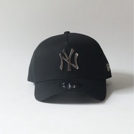 New Era 940 AFrame Yankees Metal Badge Neyyan New Era Men's and Women's Unisex Hat/