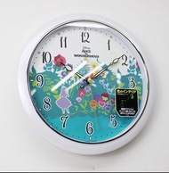 【🇯🇵免自取點運費】日版 Disney 迪士尼 「リズム(RHYTHM)」ALICE in WONDERLAND 愛麗絲夢遊仙境 夜光 掛鐘 掛牆鐘 8MG804MC05