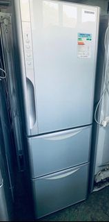 雪櫃 日立 玻璃面二手雪櫃/冰箱 可自動製冰 九成新以上 包送貨安裝及30天保用*二手電器/傢俱/傢俬/家電/家庭用品/搬屋/家俬/拆舊機